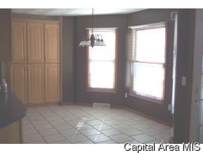 327 Bristol Road Chatham, IL 62629 - Photo 5 of 12 Gallery Image 5
