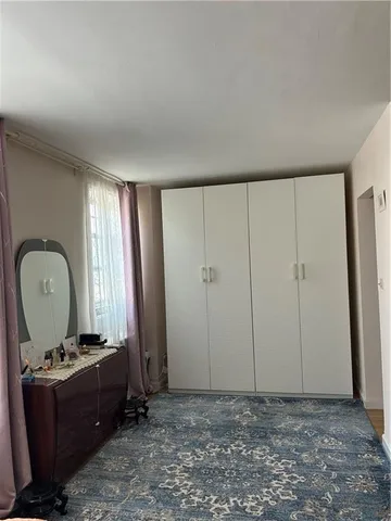 a view of a livingroom with entryway