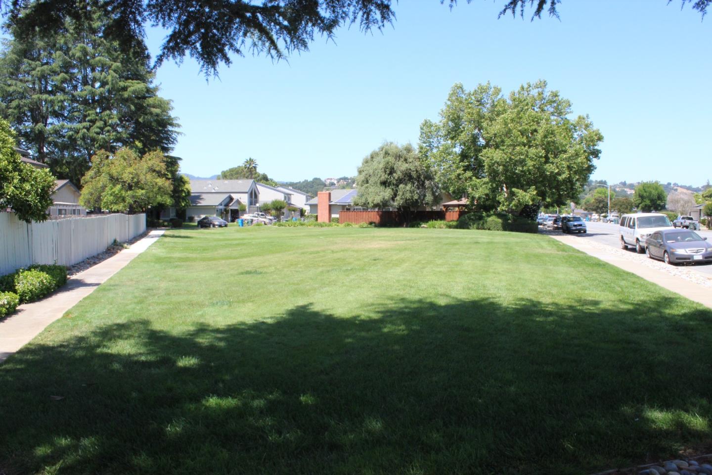 1025 Fillippelli Drive Gilroy, CA 95020 - Photo 40 of 47 a backyard of a house with table and chairs