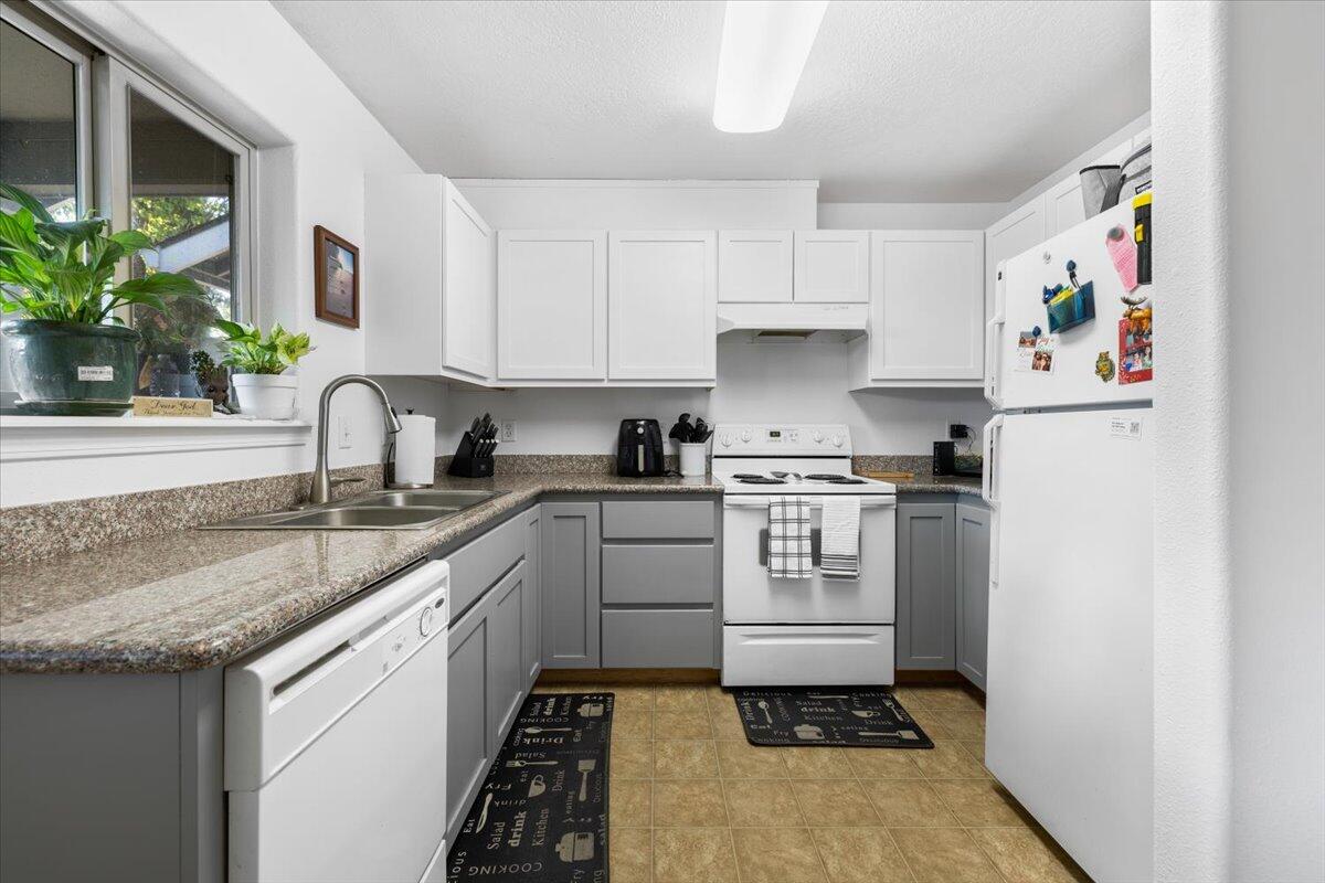 450 Midway Road, Unit 40 Medford, OR 97501 - Photo 8 of 27 08_450_Midway_40