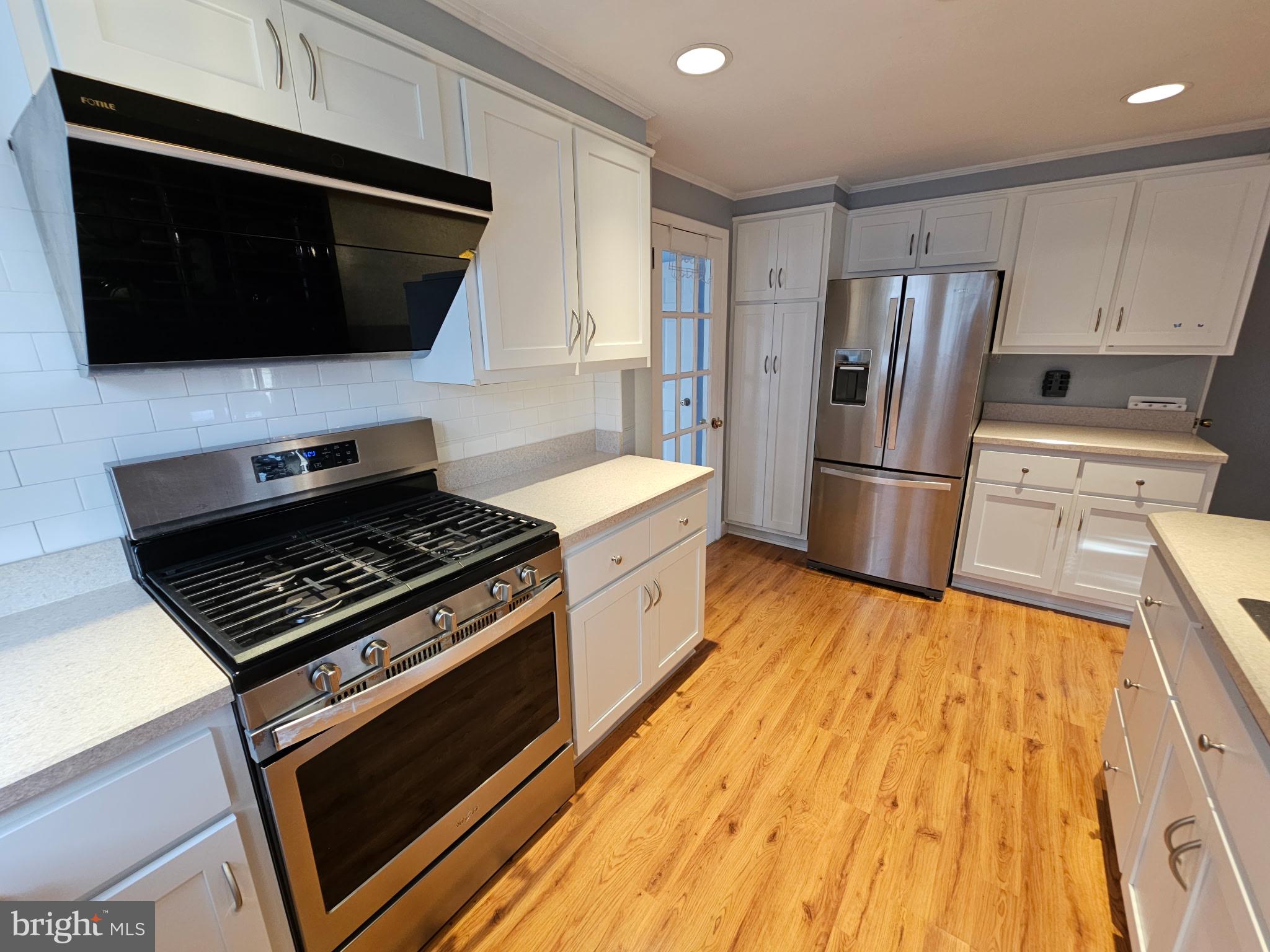 804 Marchman Road Philadelphia, PA 19115 - Photo 2 of 22