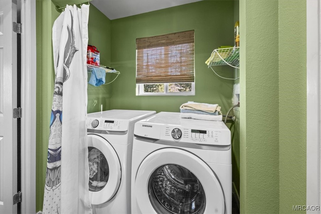 33334 Bear Road Running Springs, CA 92382 - Photo 32 of 37 a utility room with dryer and washer