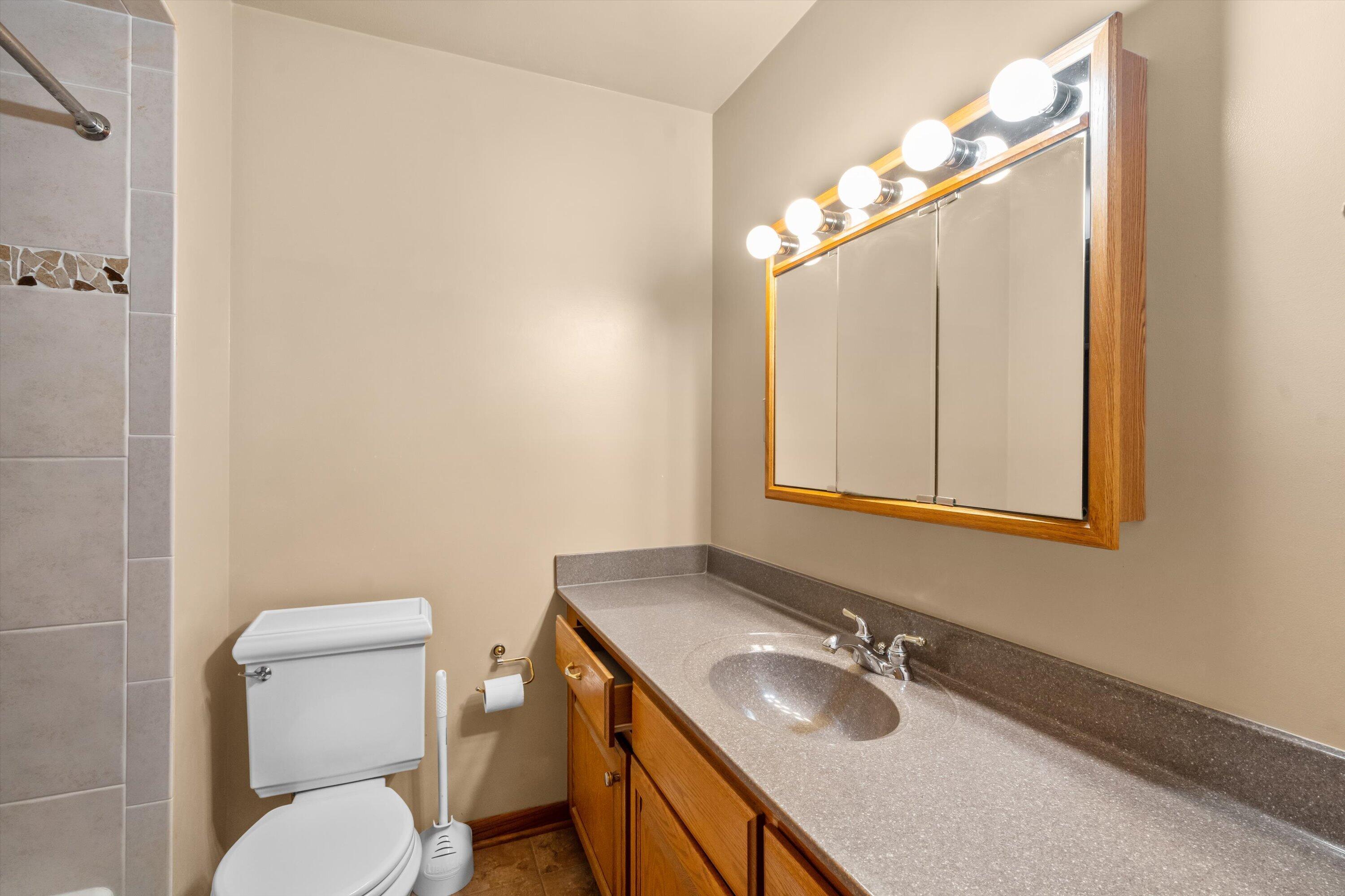 3028 Valley Forge Street Caledonia, WI 53404 - Photo 29 of 50 Bathroom1