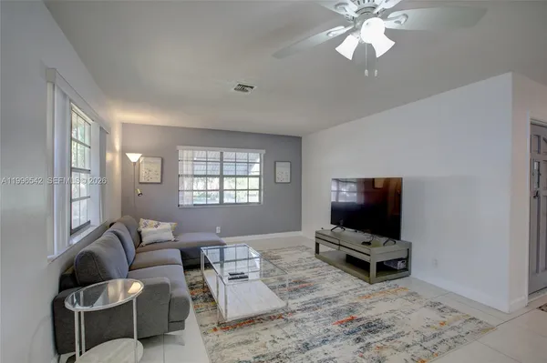 $4,050 | Dania Beach, Dania Beach, FL 33004