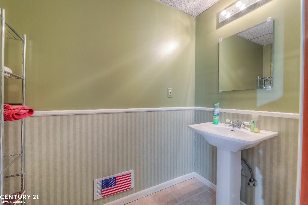 8405 Smethwick Road Sterling Heights, MI 48312 - Photo 11 of 28 Gallery Image 11