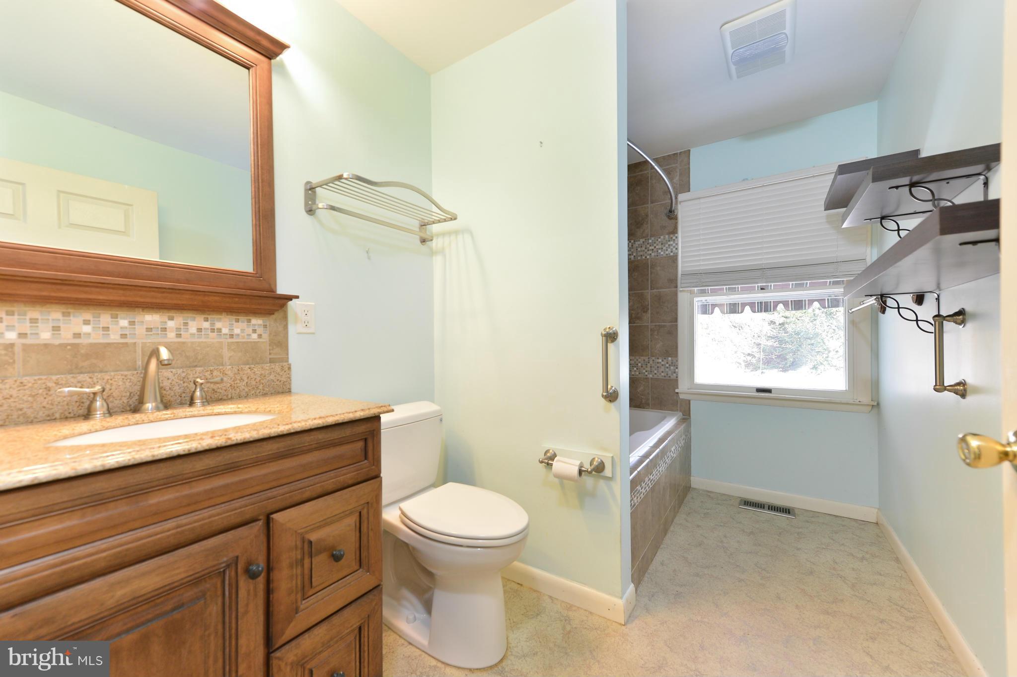 23 Fieldstone Road Elkton, MD 21921 - Photo 15 of 25 Upper level bath