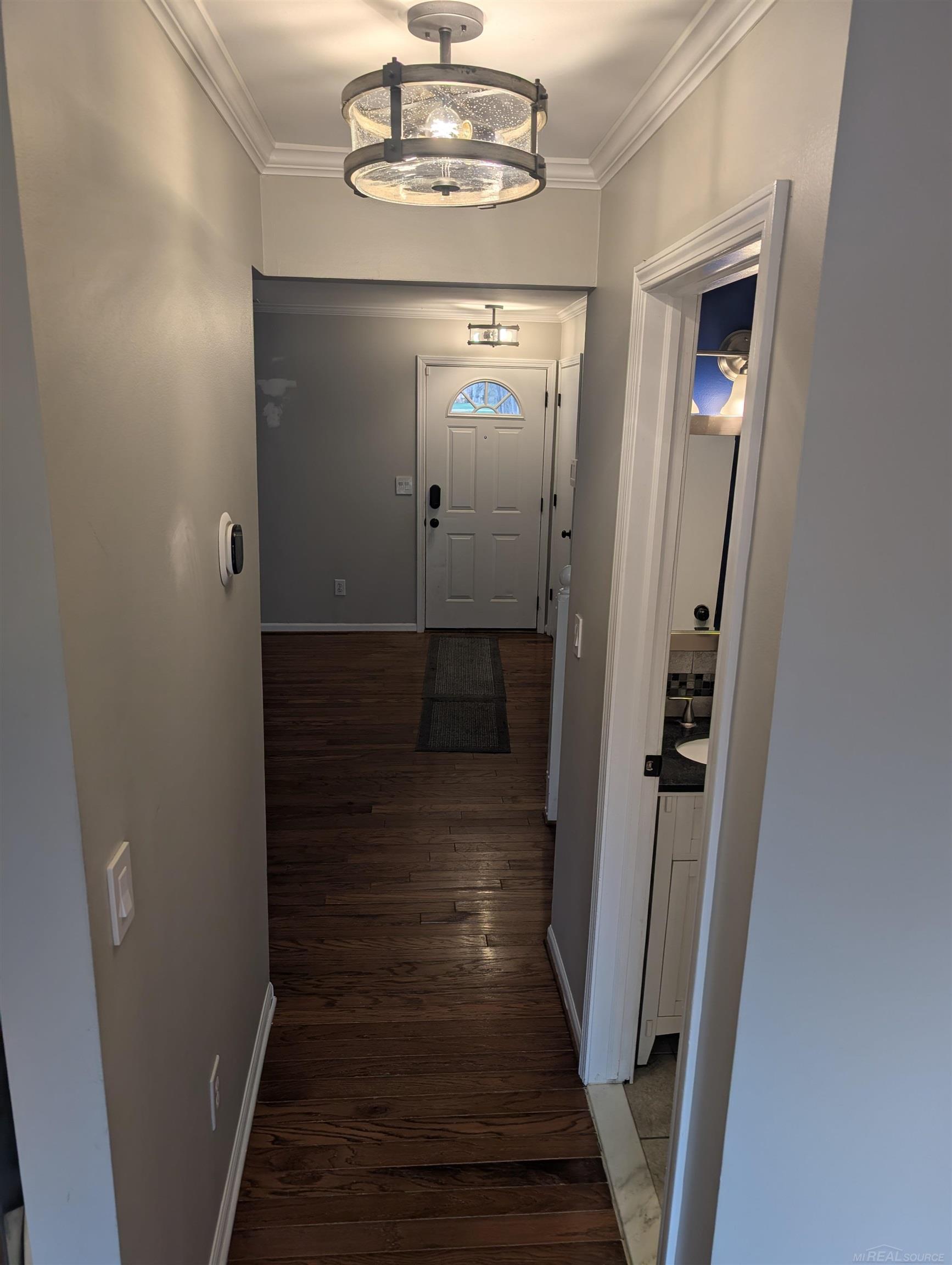 1571 Streamwood Court Rochester, MI 48307 - Photo 5 of 17 50171896-be6640f9-629b-48b5-b88e-33ebe4145f44.JPG