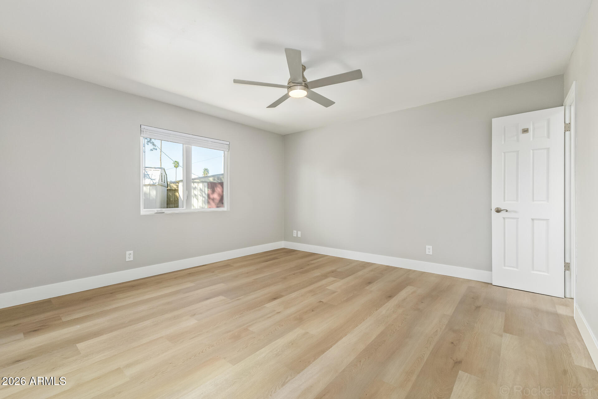 11804 North 37th Way Phoenix, AZ 85028 - Photo 13 of 32 18 - 37th