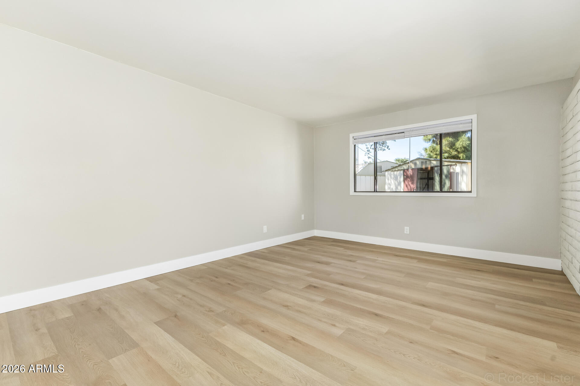 11804 North 37th Way Phoenix, AZ 85028 - Photo 4 of 32 09 - 37th
