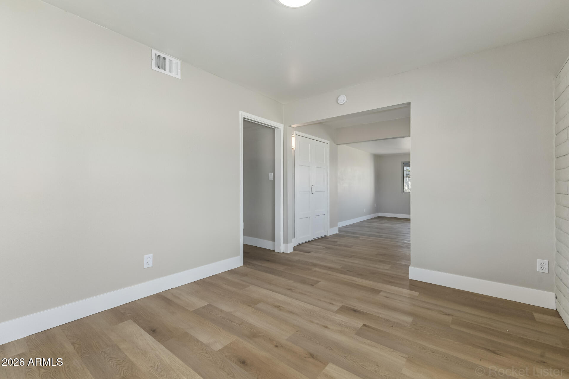 11804 North 37th Way Phoenix, AZ 85028 - Photo 6 of 32 11 - 37th