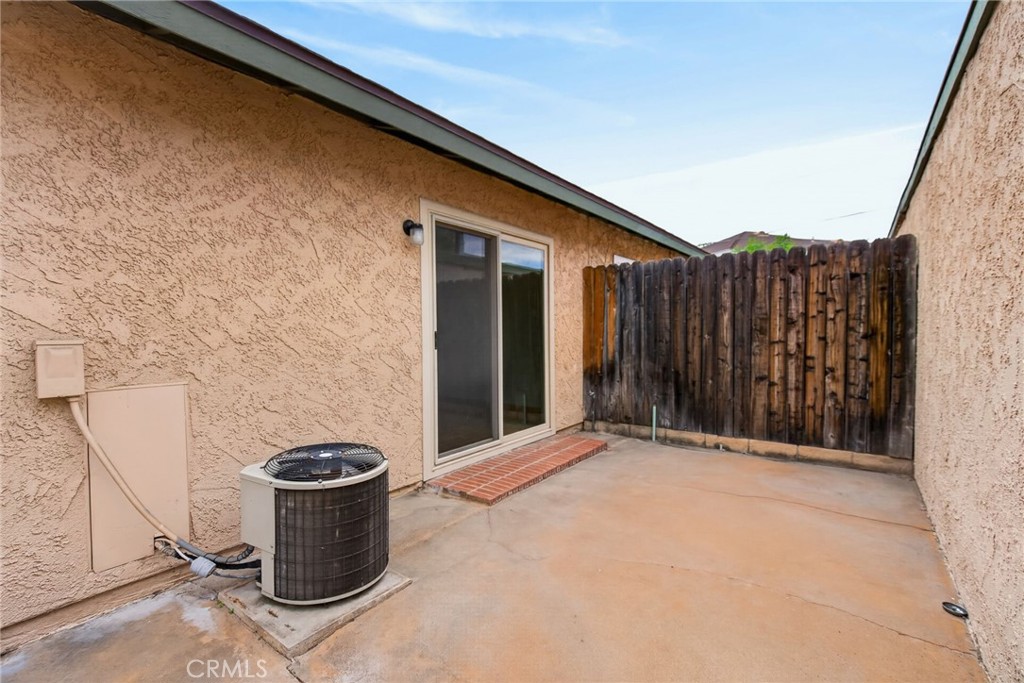 6305 La Mirada Way Riverside, CA 92504 - Photo 22 of 31
