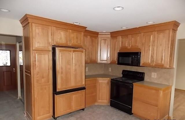 5540 Thompson Road Indianapolis, IN 46221 - Photo 2 of 11 Gallery Image 2