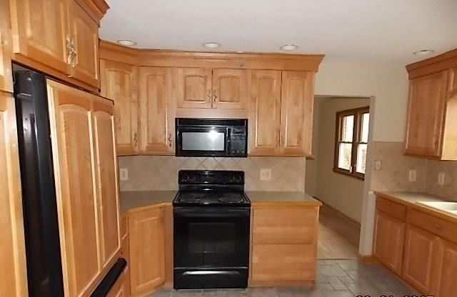 5540 Thompson Road Indianapolis, IN 46221 - Photo 3 of 11 Gallery Image 3