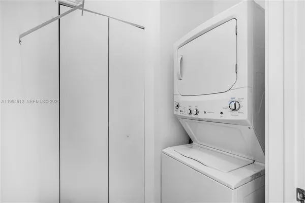 $6,800 | 45 Southwest 9th Street, Unit 4708, Miami, FL 33130