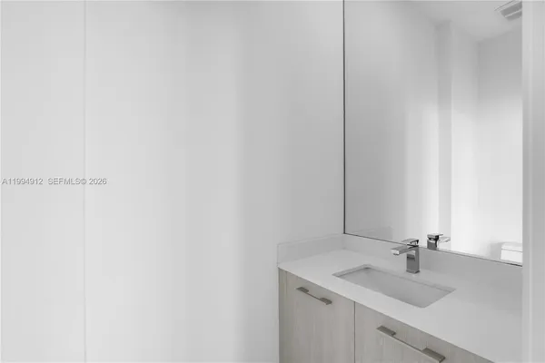 $6,800 | 45 Southwest 9th Street, Unit 4708, Miami, FL 33130