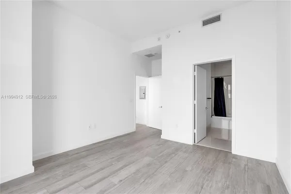 $6,800 | 45 Southwest 9th Street, Unit 4708, Miami, FL 33130