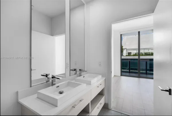 $6,800 | 45 Southwest 9th Street, Unit 4708, Miami, FL 33130