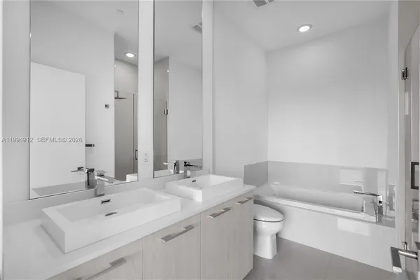 $6,800 | 45 Southwest 9th Street, Unit 4708, Miami, FL 33130