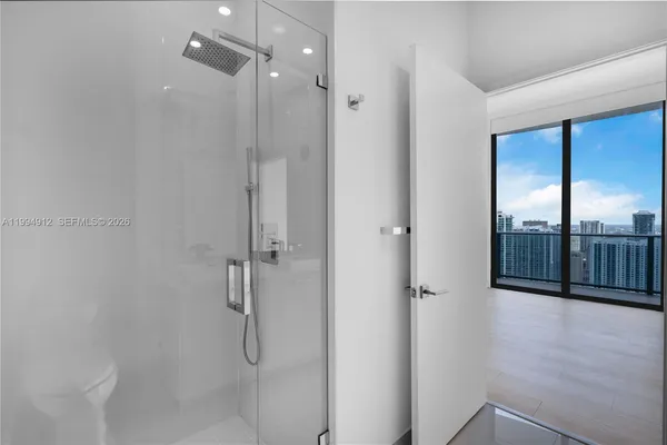 $6,800 | 45 Southwest 9th Street, Unit 4708, Miami, FL 33130