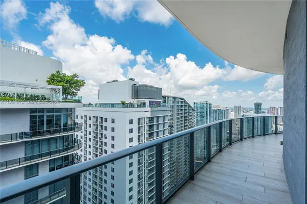 $6,800 | 45 Southwest 9th Street, Unit 4708, Miami, FL 33130