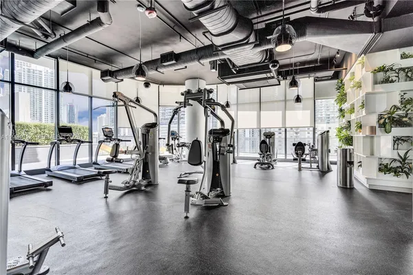 $6,800 | 45 Southwest 9th Street, Unit 4708, Miami, FL 33130