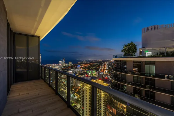 $6,800 | 45 Southwest 9th Street, Unit 4708, Miami, FL 33130