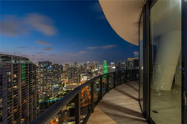 $6,800 | 45 Southwest 9th Street, Unit 4708, Miami, FL 33130