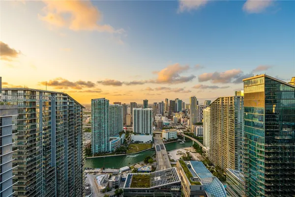 $6,800 | 45 Southwest 9th Street, Unit 4708, Miami, FL 33130