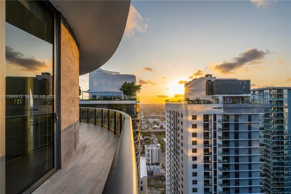 $6,800 | 45 Southwest 9th Street, Unit 4708, Miami, FL 33130