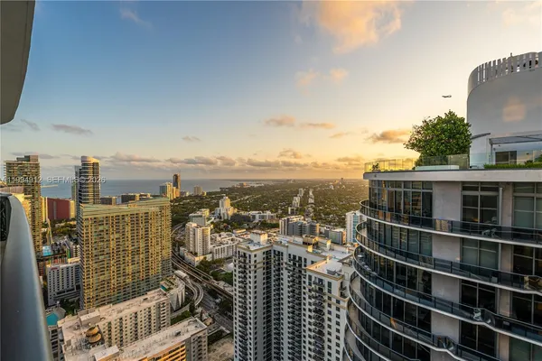 $6,800 | 45 Southwest 9th Street, Unit 4708, Miami, FL 33130