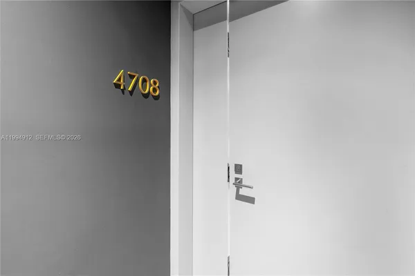 $6,800 | 45 Southwest 9th Street, Unit 4708, Miami, FL 33130