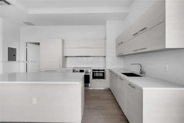 $6,800 | 45 Southwest 9th Street, Unit 4708, Miami, FL 33130