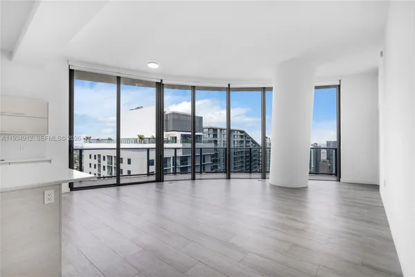 $6,800 | 45 Southwest 9th Street, Unit 4708, Miami, FL 33130