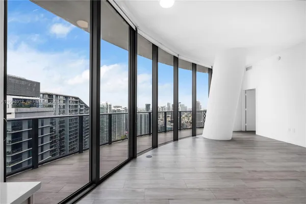 $6,800 | 45 Southwest 9th Street, Unit 4708, Miami, FL 33130