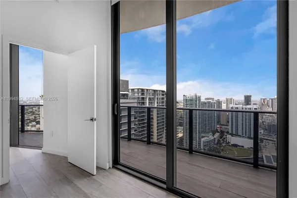 $6,800 | 45 Southwest 9th Street, Unit 4708, Miami, FL 33130