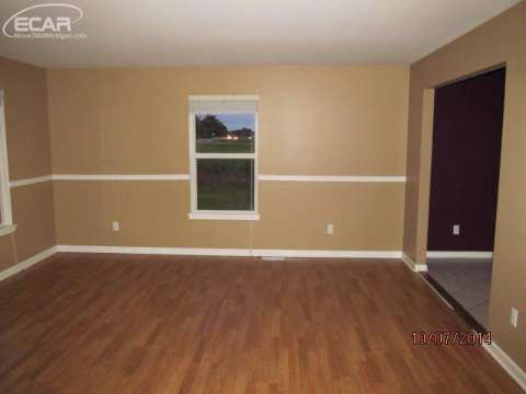 6910 South Byron Road Durand, MI 48429 - Photo 9 of 13 20424304-8.JPG