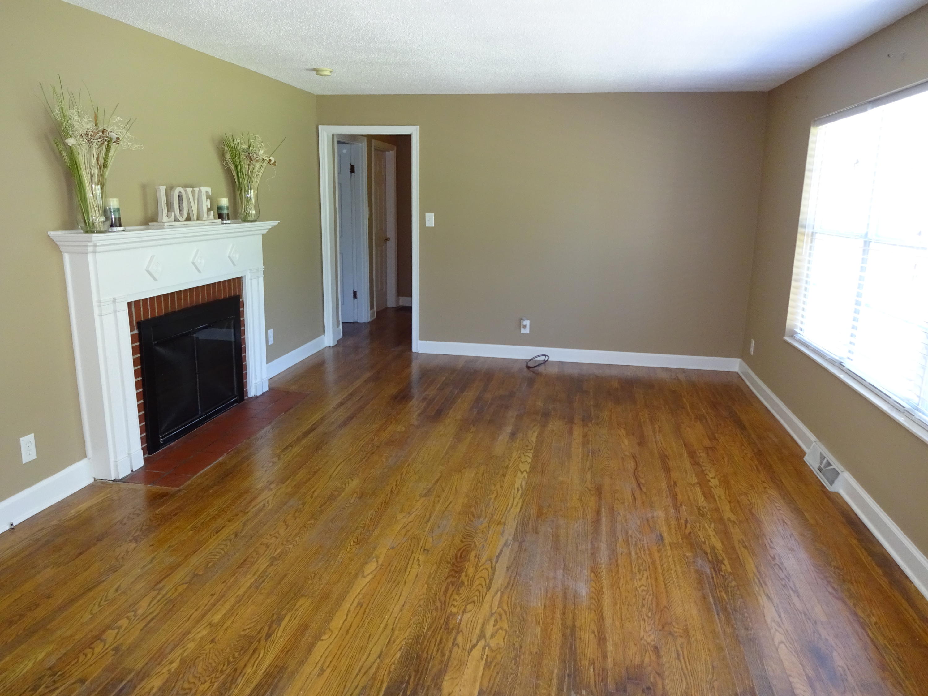 504 Oakcrest Road Knoxville, TN 37912 - Photo 2 of 17 DSC04371