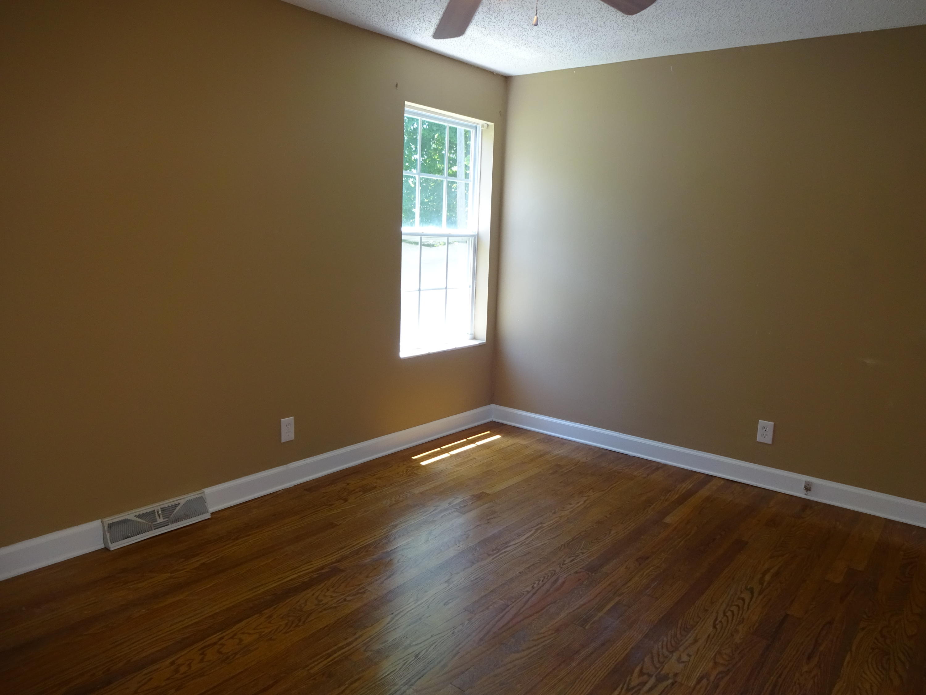 504 Oakcrest Road Knoxville, TN 37912 - Photo 11 of 17 DSC04385
