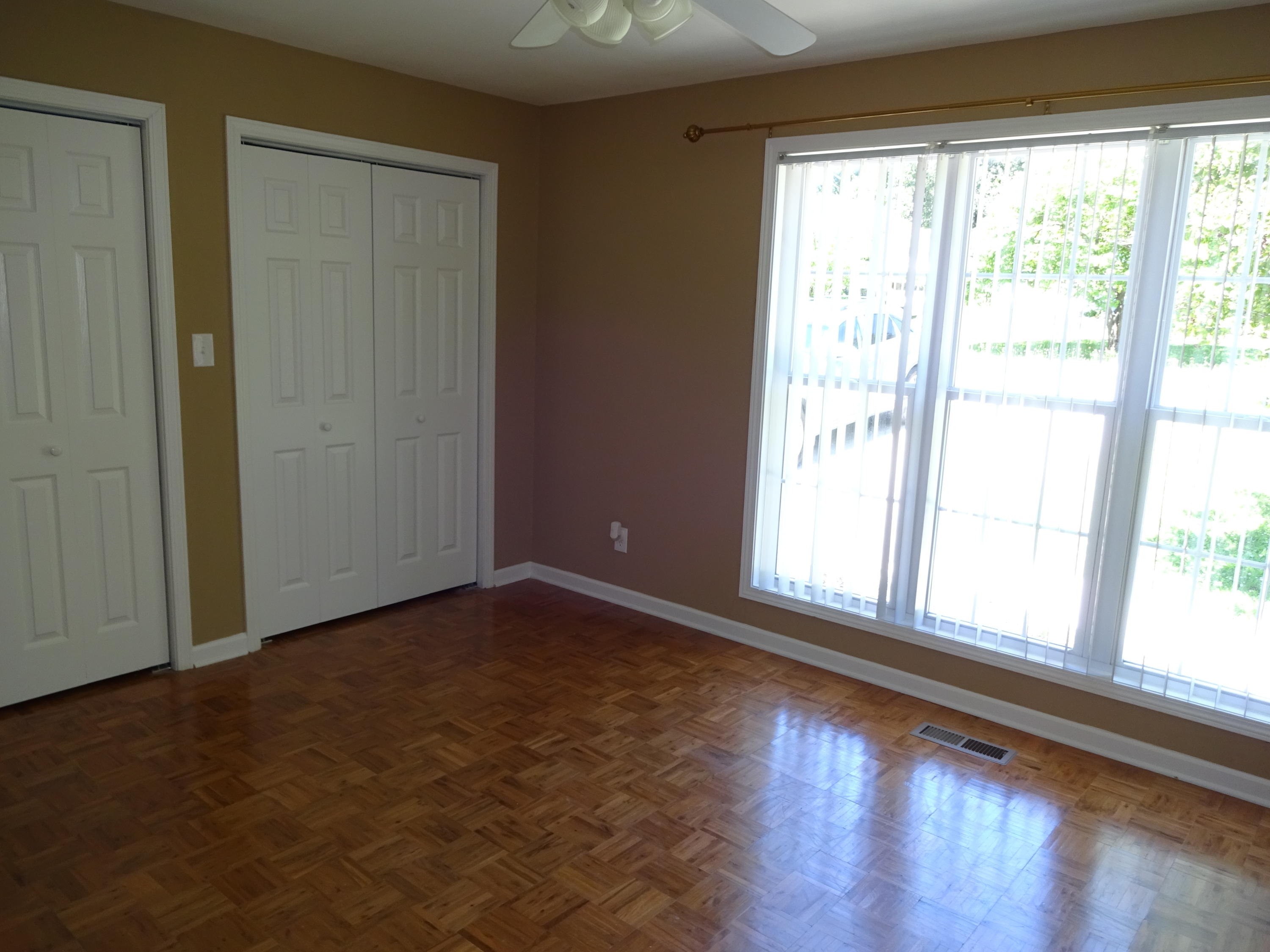 504 Oakcrest Road Knoxville, TN 37912 - Photo 13 of 17 DSC04387