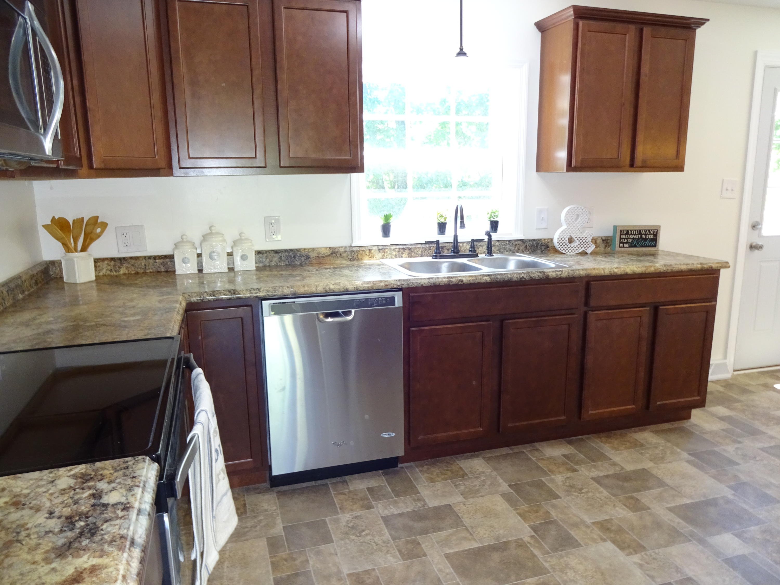 504 Oakcrest Road Knoxville, TN 37912 - Photo 3 of 17 DSC04375