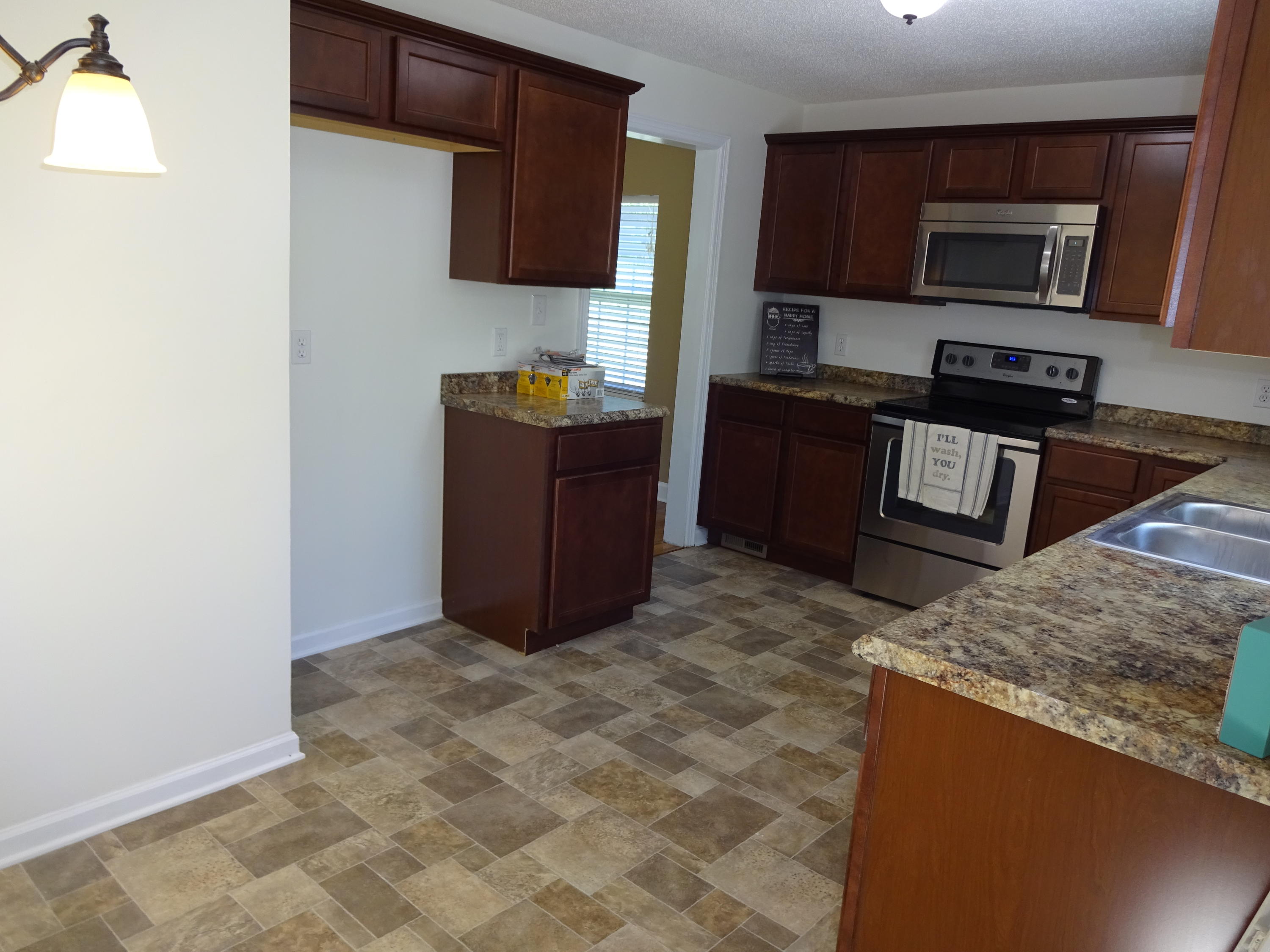 504 Oakcrest Road Knoxville, TN 37912 - Photo 6 of 17 DSC04380