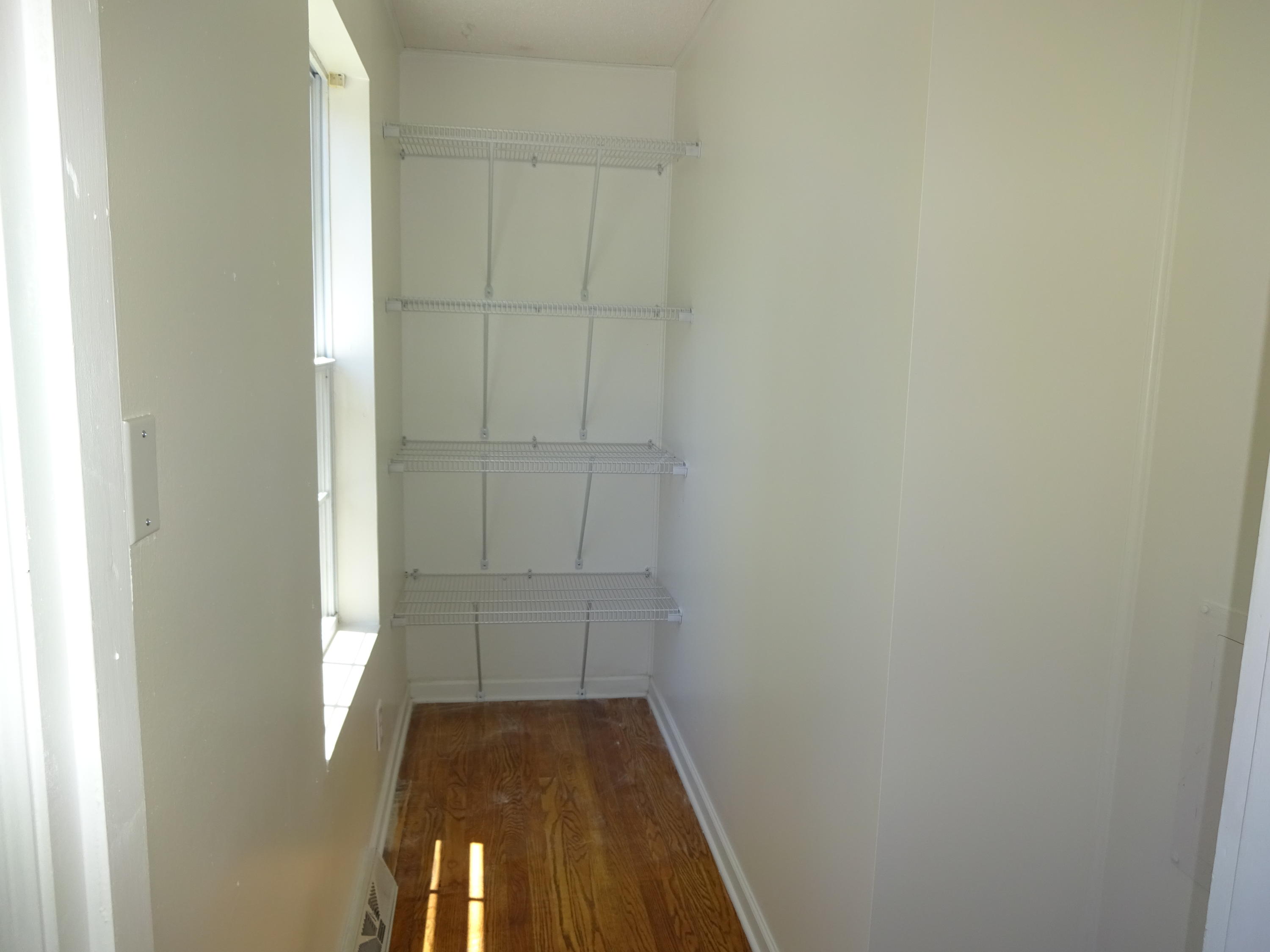 504 Oakcrest Road Knoxville, TN 37912 - Photo 8 of 17 DSC04382