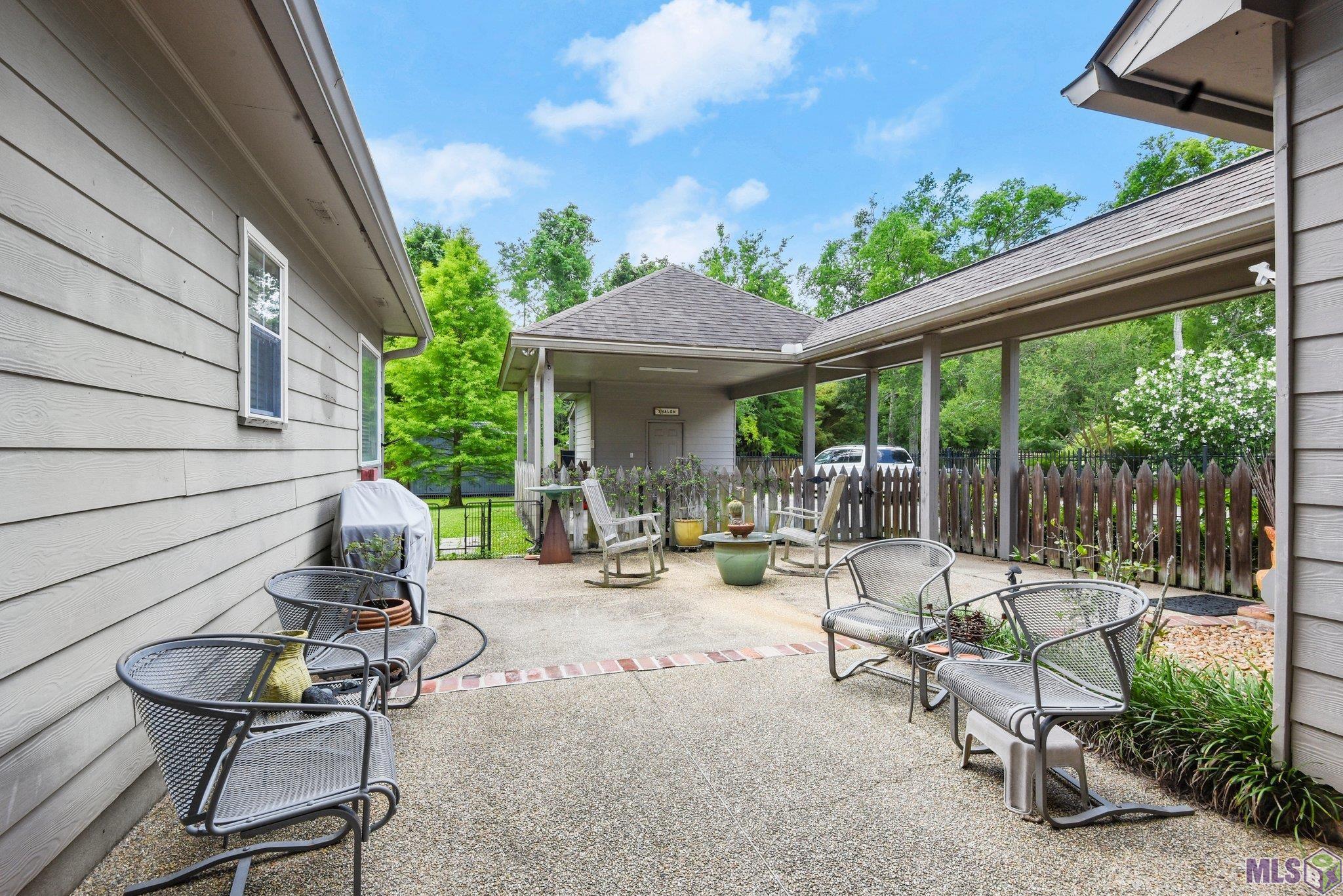 10917 Fernbrook Avenue Baton Rouge, LA 70809 - Photo 2 of 20