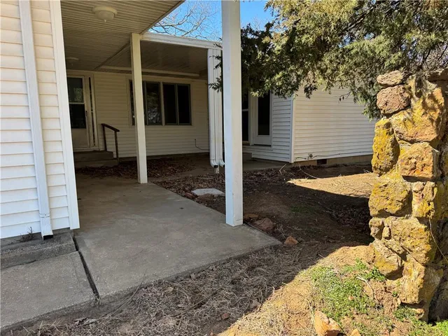 $300,000 | 3998 State Highway 32, El Dorado Springs, MO 64744