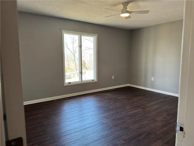 $300,000 | 3998 State Highway 32, El Dorado Springs, MO 64744