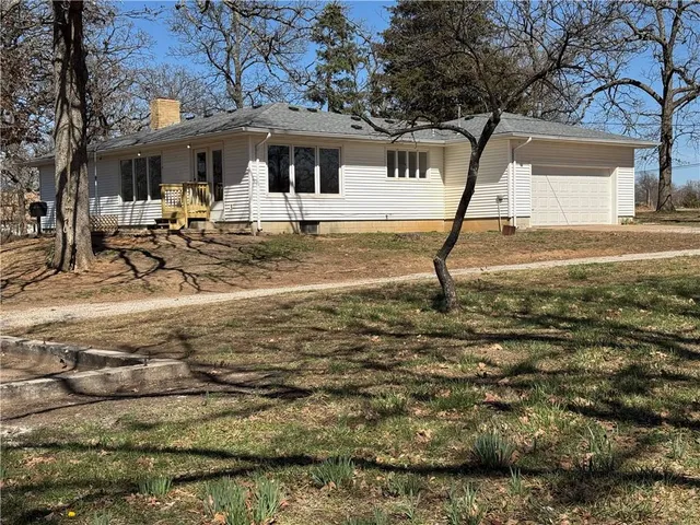 $300,000 | 3998 State Highway 32, El Dorado Springs, MO 64744