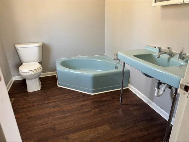 $300,000 | 3998 State Highway 32, El Dorado Springs, MO 64744