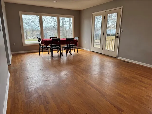 $300,000 | 3998 State Highway 32, El Dorado Springs, MO 64744