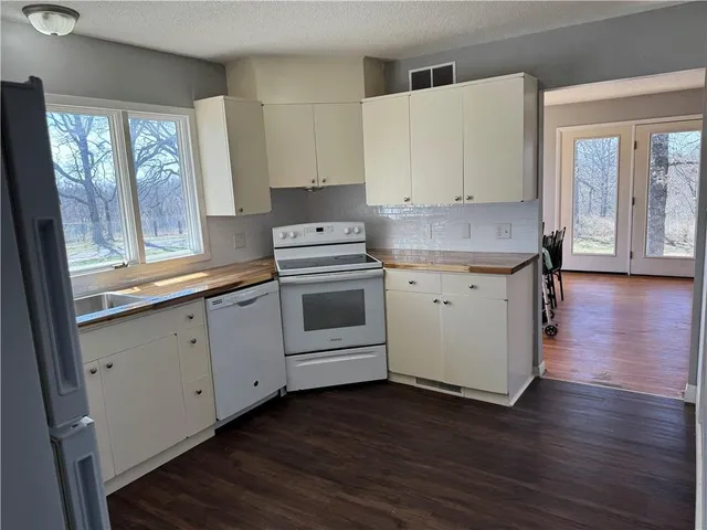 $300,000 | 3998 State Highway 32, El Dorado Springs, MO 64744