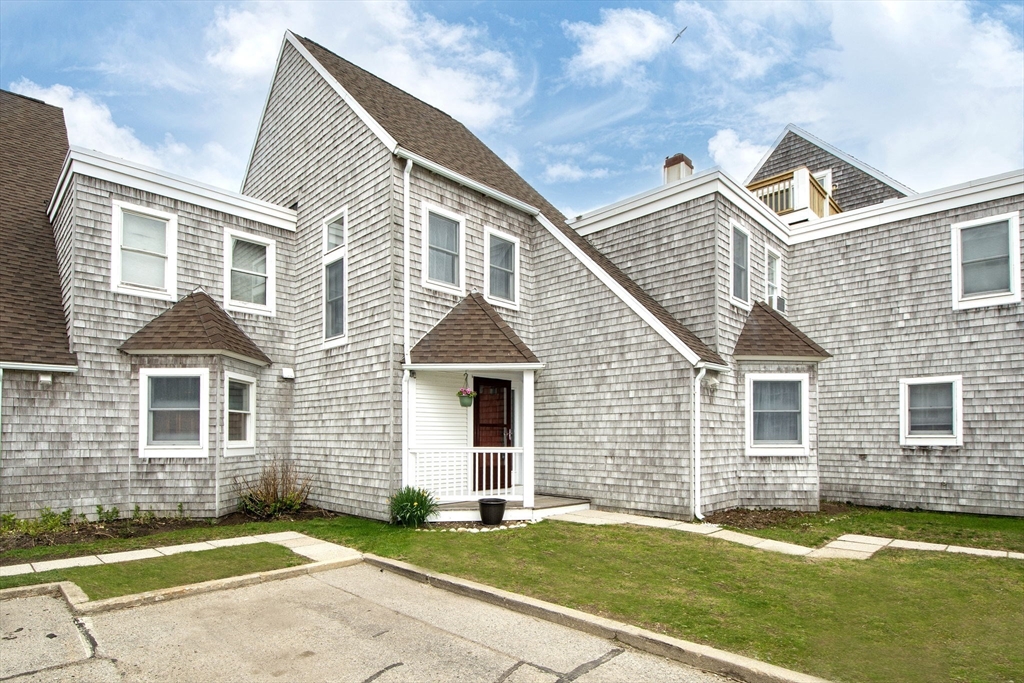 32 Commodore Court, Unit 32 Hull, MA 02045 - Photo 2 of 26